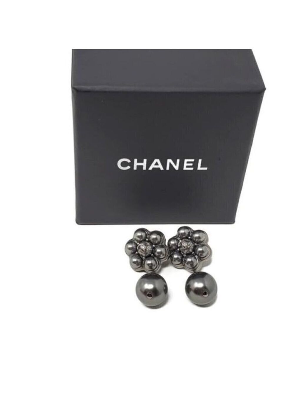 CHANEL Dark Grey CC Pearl Stud Earrings 370-102525